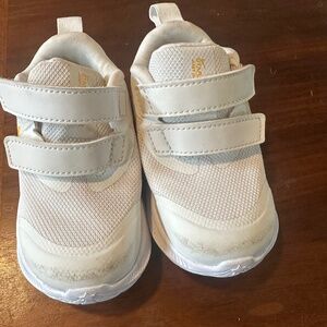 Nike toddler shoes size 6c